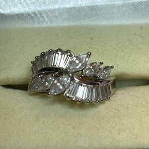 Silver tone cocktail ring size 6